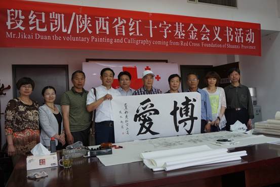 图6、段纪凯／陕西省红十字基金会义书活动领略抗日战争中红十字“人道、博爱、奉献”精神。   张百庆   摄